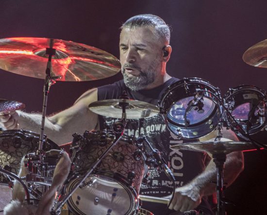 john-dolmayan-remarca-sessoes-de-autografos-da-hq-ascencia-e-adiciona-data-em-sao-paulo