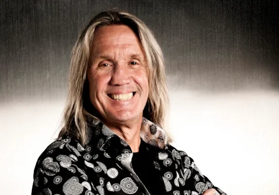 nicko-mcbrain-do-iron-maiden-lanca-autobiografia-hello-boys-and-girls