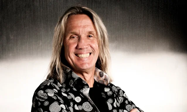 nicko-mcbrain-do-iron-maiden-lanca-autobiografia-hello-boys-and-girls
