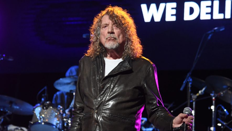 robert-plant-surpreende-convidados-ao-ser-flagrado-em-refeitorio-durante-o-c6-fest-em-sao-paulo