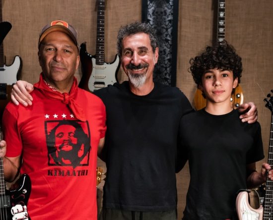 tom-morello-lanca-adjourn-it-com-serj-tankian-e-participacao-do-filho-roman