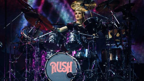 rush-inicia-primeira-turne-sem-neil-peart-e-estreia-nova-formacao-com-anika-nilles-na-bateria