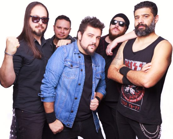 Chicken Rocket une hard rock e animação japonesa em clipe de Reach Out