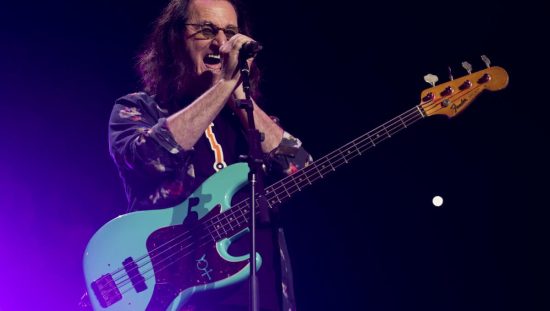 rush-adia-dois-shows-no-texas-apos-geddy-lee-ser-diagnosticado-com-laringite-e-bronquite
