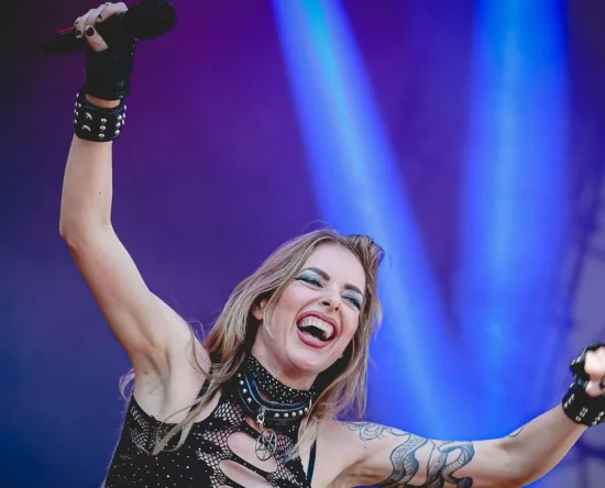 Laura Guldemond deixa o Burning Witches após sete anos como vocalista