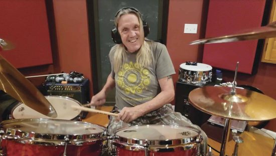 Nicko Mcbrain recusou convite para jogar golfe com Trump e disparou deveria estar na cadeia