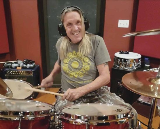 Nicko Mcbrain recusou convite para jogar golfe com Trump e disparou deveria estar na cadeia
