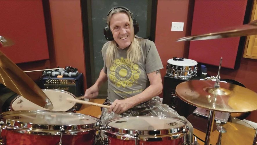 Nicko Mcbrain recusou convite para jogar golfe com Trump e disparou deveria estar na cadeia