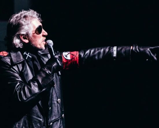 Roger Waters fala sobre impactos negativos no mundo caso Flávio Bolsonaro seja eleito
